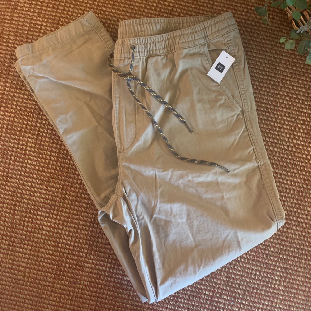 GAP Men’s Drawstring Casual Cargo Pant